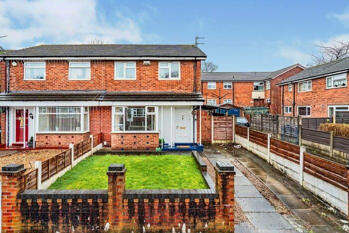 3 Bedroom Semi-Detached House To Rent In Pendleway, Pendlebury, Swinton, Manchester, M27