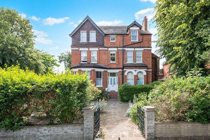 2 Bedroom Flat To Rent In The Drive, London, SW20