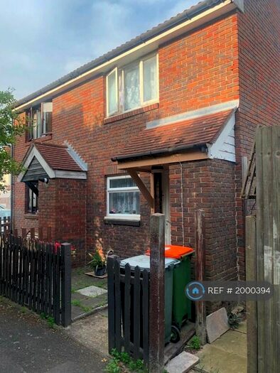 2 Bedroom Semi-Detached House To Rent In Giralda Close, London, E16