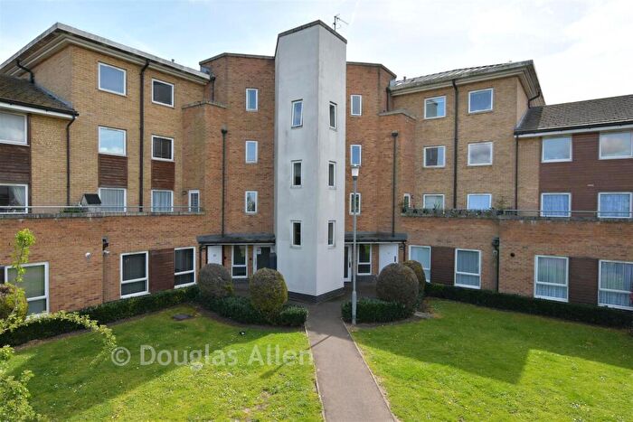 2 Bedroom Apartment For Sale In Connington Crescent, Chingford, E4