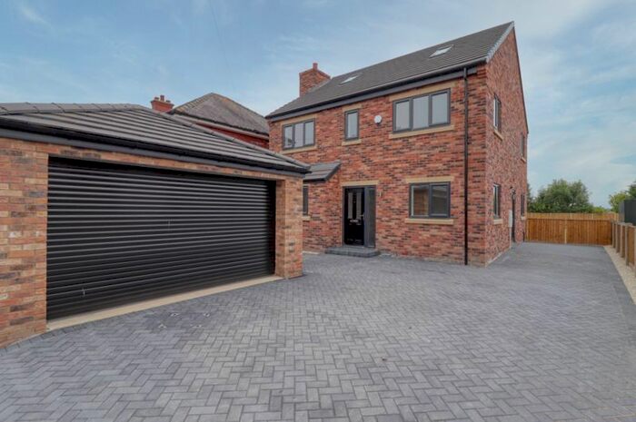 5 Bedroom Detached House For Sale In Mere Dyke Road, Luddington, Scunthorpe, DN17