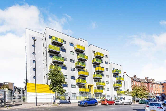 3 Bedroom Flat To Rent In Coldharbour Lane, London, SE5