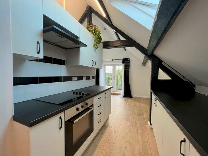 2 Bedroom Flat To Rent In Leamington Road, Coventry, CV3