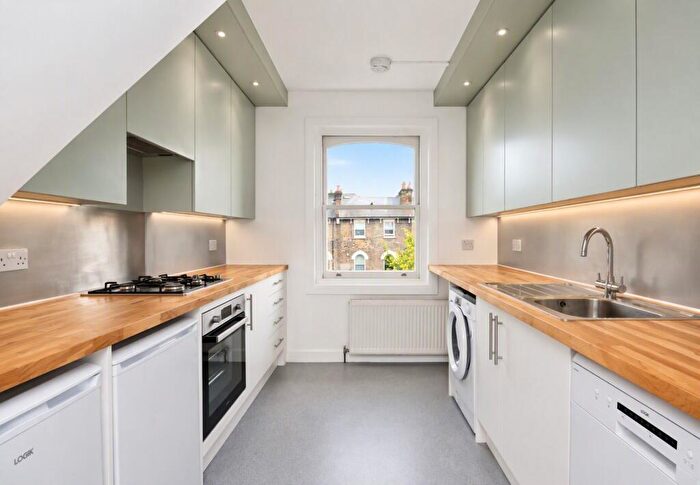 3 Bedroom Flat To Rent In North Villas, Camden, NW1