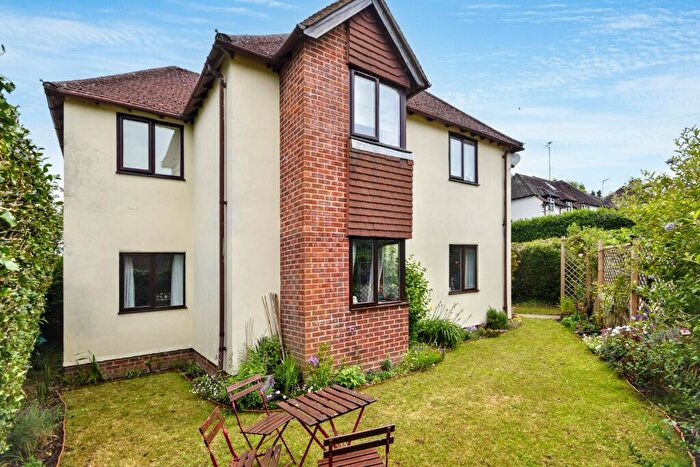 2 Bedroom Flat For Sale In Green Lane, Farnham, Surrey, GU9