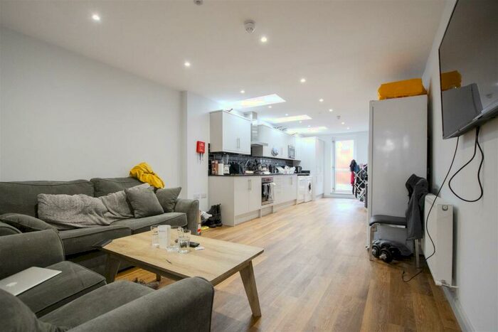 5 Bedroom House To Rent In Hubert Road, Birmingham, B29