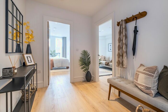 1 Bedroom Flat To Rent In Beverley Way, Raynes Park, SW20