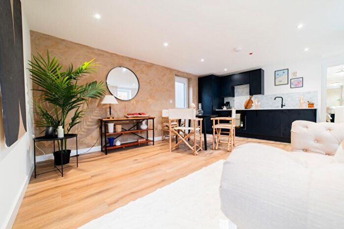 2 Bedroom Apartment To Rent In Penarth Road, Grangetown, CF11