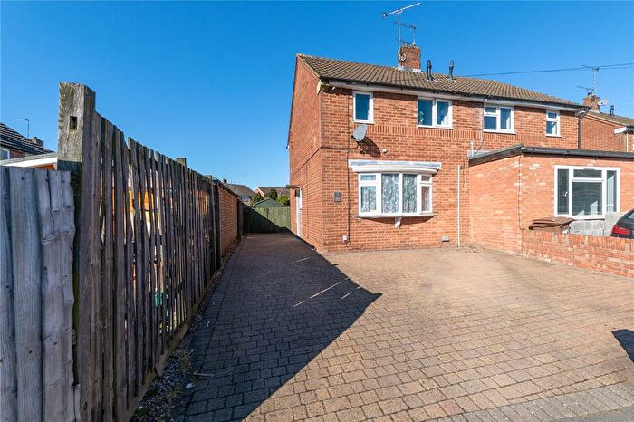 2 Bedroom Semi Detached House For Sale In Hornsby Close, Luton, Bedfordshire, LU2