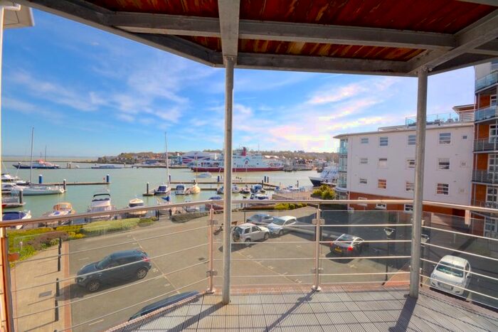 2 Bedroom Flat To Rent In Medina Road, Cowes, PO31