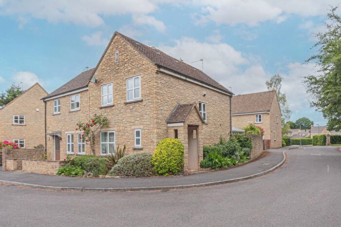 3 Bedroom Semi-Detached House For Sale In Braybooke Close, Tetbury, GL8