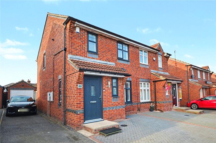 3 Bedroom Semi Detached House For Sale In The Canter, Middleton, Leeds, West Yorkshire, LS10
