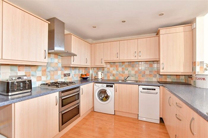 2 Bedroom Flat For Sale In Beaconsfield Road, Dover, Kent, CT16
