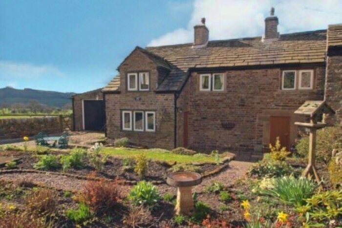 3 Bedroom Semi-Detached House To Rent In Dolly Lane, High Peak, SK23