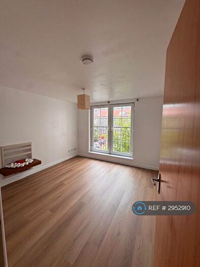 2 Bedroom Flat To Rent In Giles St, Edinburgh, EH6