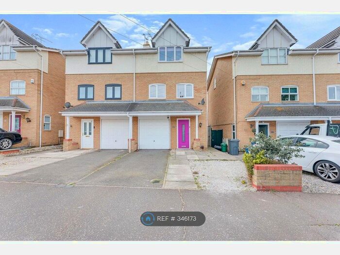 4 Bedroom Semi-Detached House To Rent In Priory Avenue, Southend-On-Sea, SS2