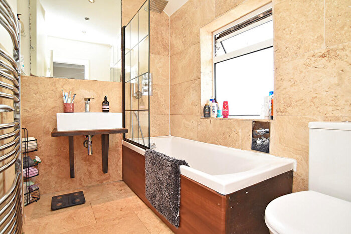 3 Bedroom End Of Terrace House For Sale In Kingsley Park Road, Harrogate, HG1