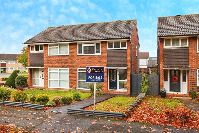 3 Bedroom Semi-detached House For Sale In Swanland Drive, Tonbridge, Kent, TN9