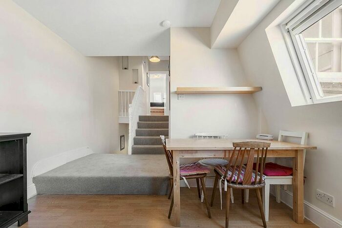 2 Bedroom Flat To Rent In Lower Richmond Road, West Putney, London, SW15