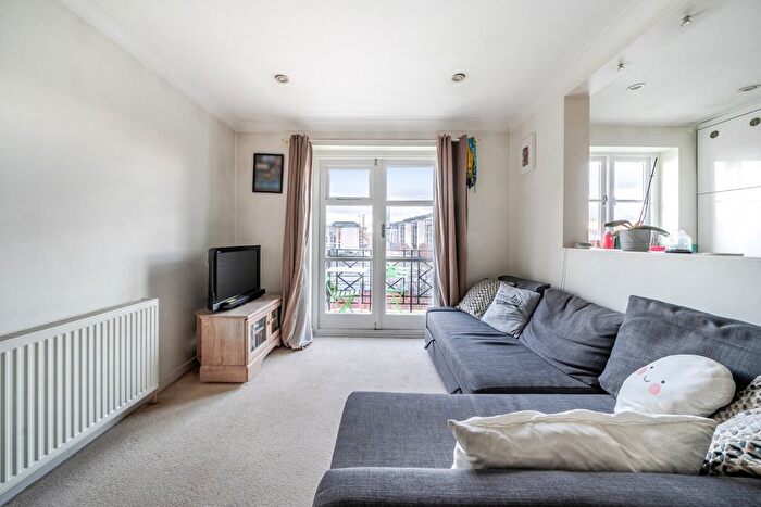 1 Bedroom Flat For Sale In Brompton Park Crescent, London, SW6