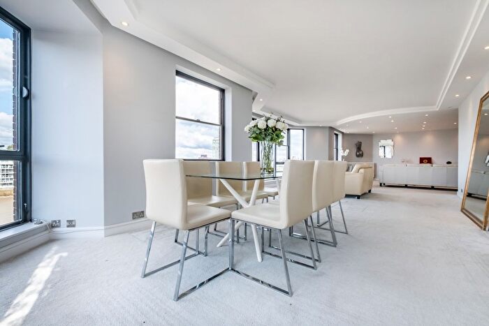 3 Bedroom Flat To Rent In Nine Elms Lane, London, SW8
