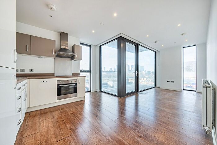 1 Bedroom Flat For Sale In Barge Walk, Greenwich, SE10