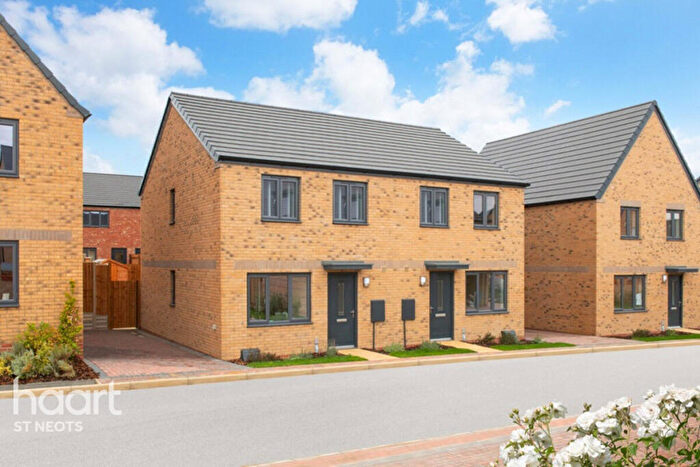 3 Bedroom Semi-Detached House For Sale In Nuffield Road, St.Neots, PE19