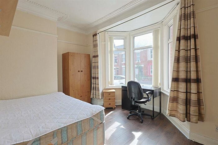 2 Bedroom Flat To Rent In Simonside Terrace, Heaton, Newcastle Upon Tyne, NE6