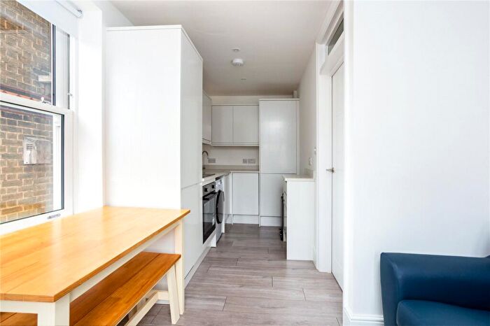 2 Bedroom Apartment To Rent In City Road, Winchester, Hampshire, SO23