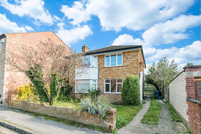2 Bedroom Apartment For Sale In New High Street, Headington, OX3
