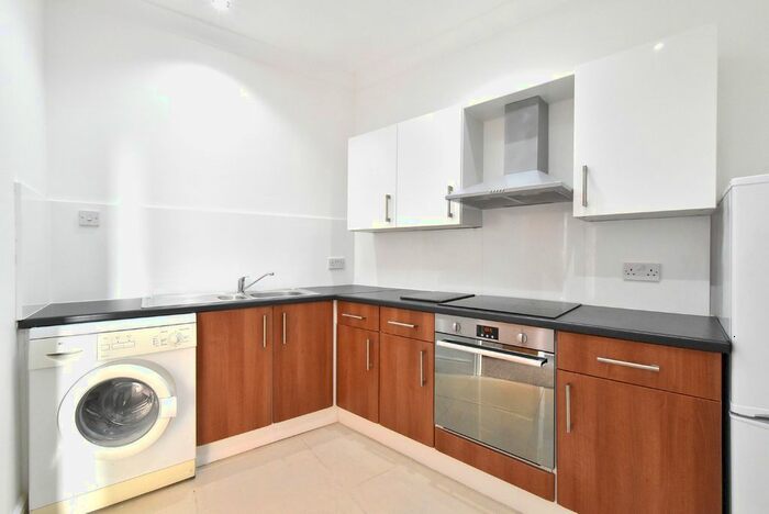 1 Bedroom Flat To Rent In Brockley Rise, London SE23