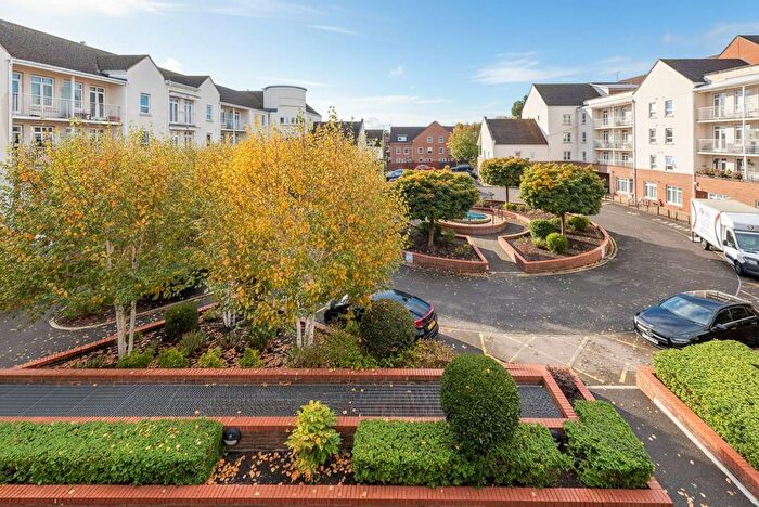 2 Bedroom Flat To Rent In Fitzwilliam Close, Whetstone, London, N20