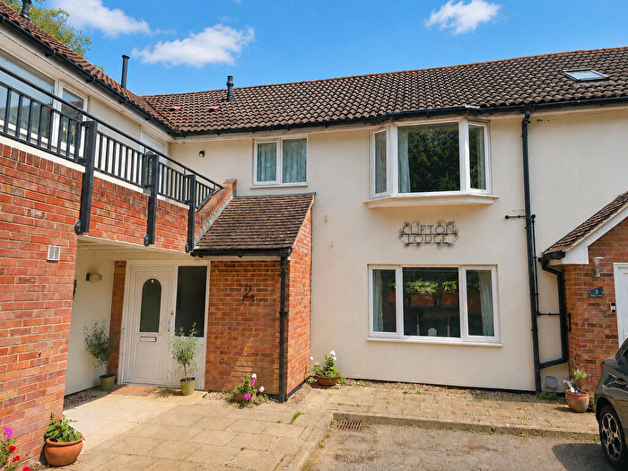 2 Bedroom Flat For Sale In Underdown Road, Southwick, BN42