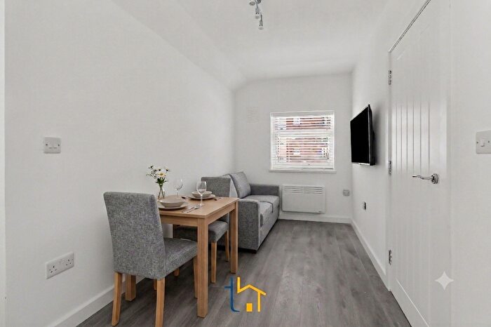 3 Bedroom Flat To Rent In Western Road, Leicester, LE3