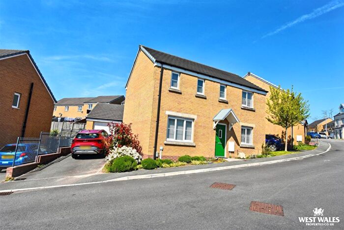 3 Bedroom Detached House For Sale In Gatehouse View, Pembroke, SA71