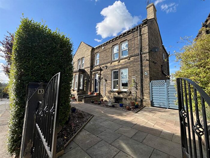4 Bedroom Detached House For Sale In Green Lane, Wyke, Bradford, BD12