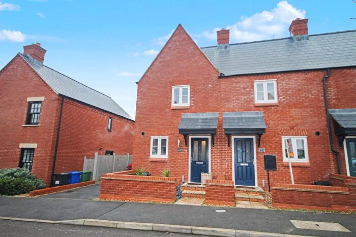 2 Bedroom Terraced House For Sale In Pontefract Avenue, Towcester, NN12