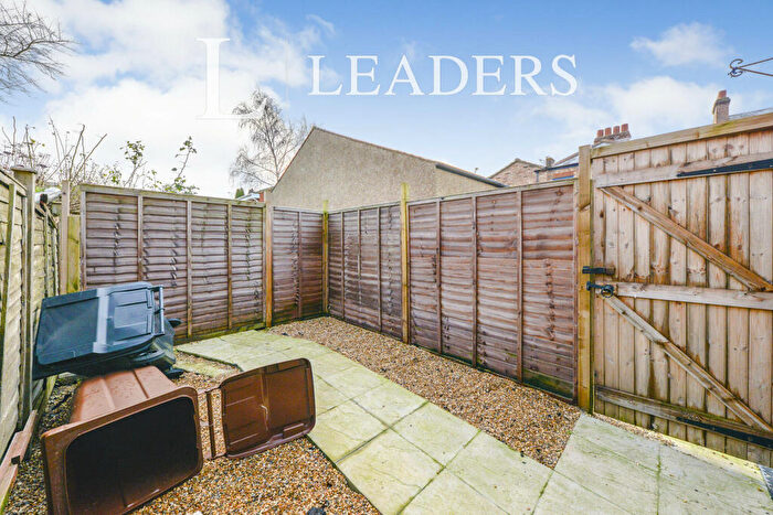 2 Bedroom End Of Terrace House To Rent In Sandfield Road, AL1