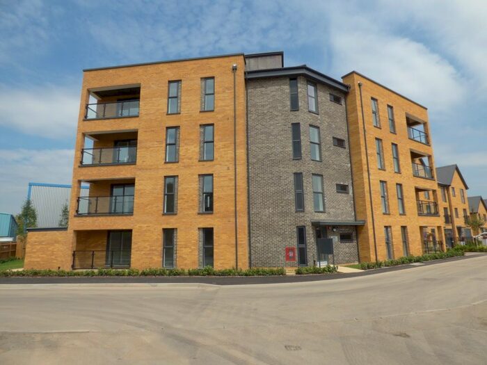 2 Bedroom Flat To Rent In Radulf House, Tala Close, Surbiton, KT6