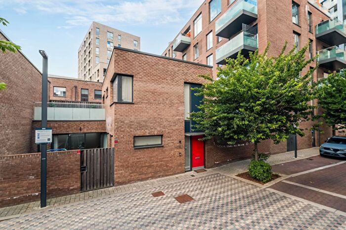 3 Bedroom End Of Terrace House For Sale In Fergus Street, London, SE10