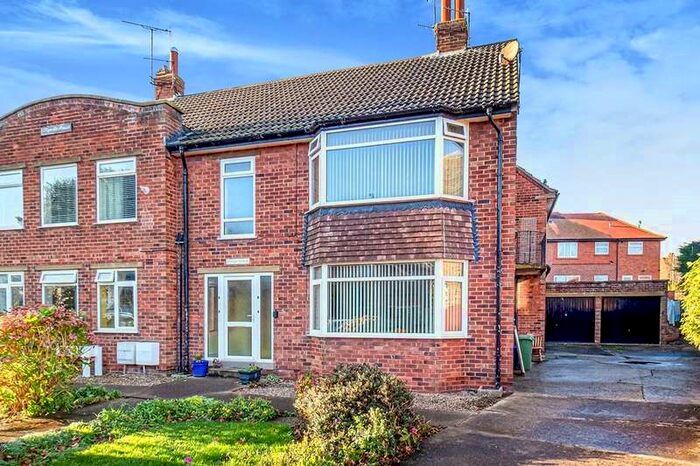 2 Bedroom Apartment To Rent In Ryndle Manor, Lowdale Avenue, Scarborough, YO12