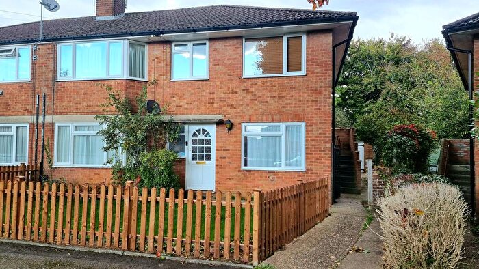 2 Bedroom Maisonette For Sale In Mount Nugent, Chesham, HP5