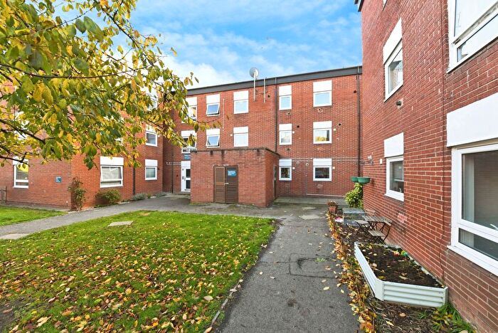 1 Bedroom Flat For Sale In Russell Close, Basildon, Essex, SS15