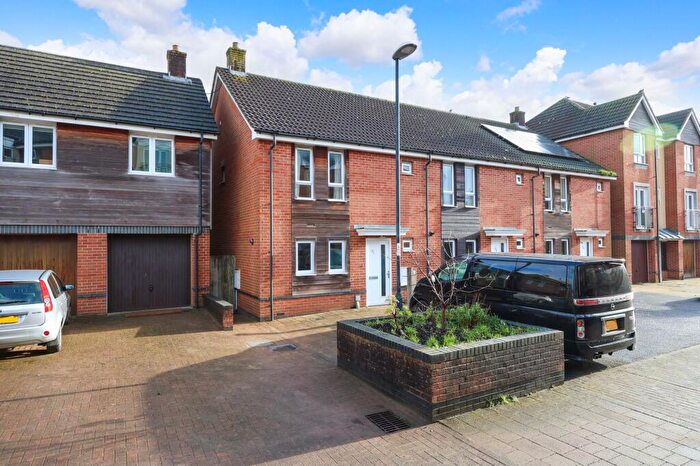 3 Bedroom House For Sale In Harwood Square, Bristol, BS7