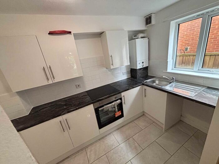 2 Bedroom Flat To Rent In Flat, Wellington Road, Fallowfield, M14
