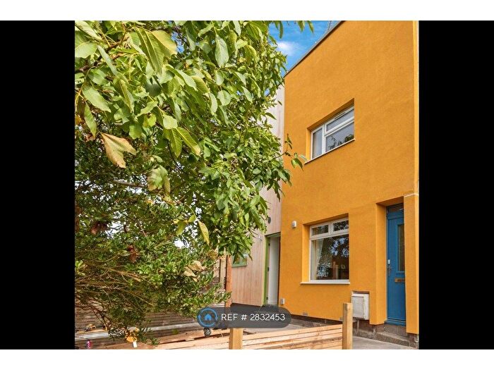 3 Bedroom Terraced House To Rent In Clifton View, Bristol, BS3