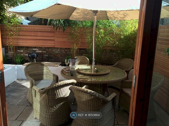 2 Bedroom Flat To Rent In Vera Road, London, SW6