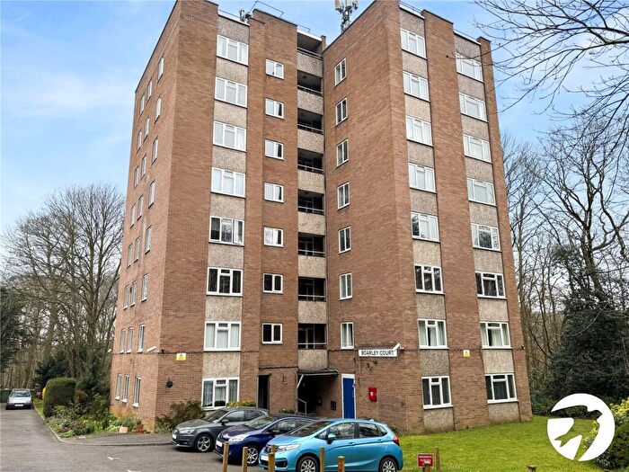 2 Bedroom Flat For Sale In Cuckoowood Avenue, Maidstone, Kent, ME14
