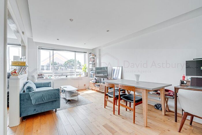 2 Bedroom Cottage To Rent In Wycombe Gardens, London, NW11