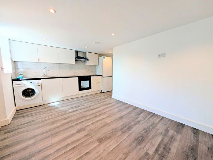 1 Bedroom Flat To Rent In Southgate, N14